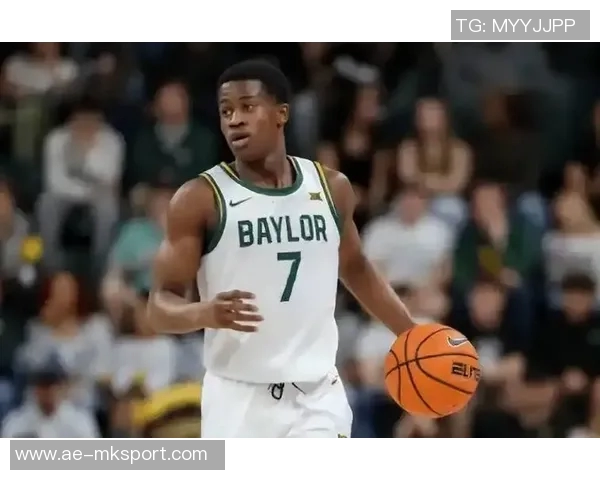 埃奇库姆半场表现不佳10投仅3中三分球命中率低迷仅得7分2篮板